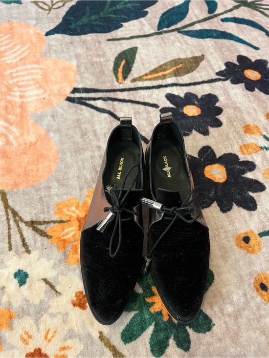 All Black Shoes - Like NEW Women's Black Velvet and Leather Flats